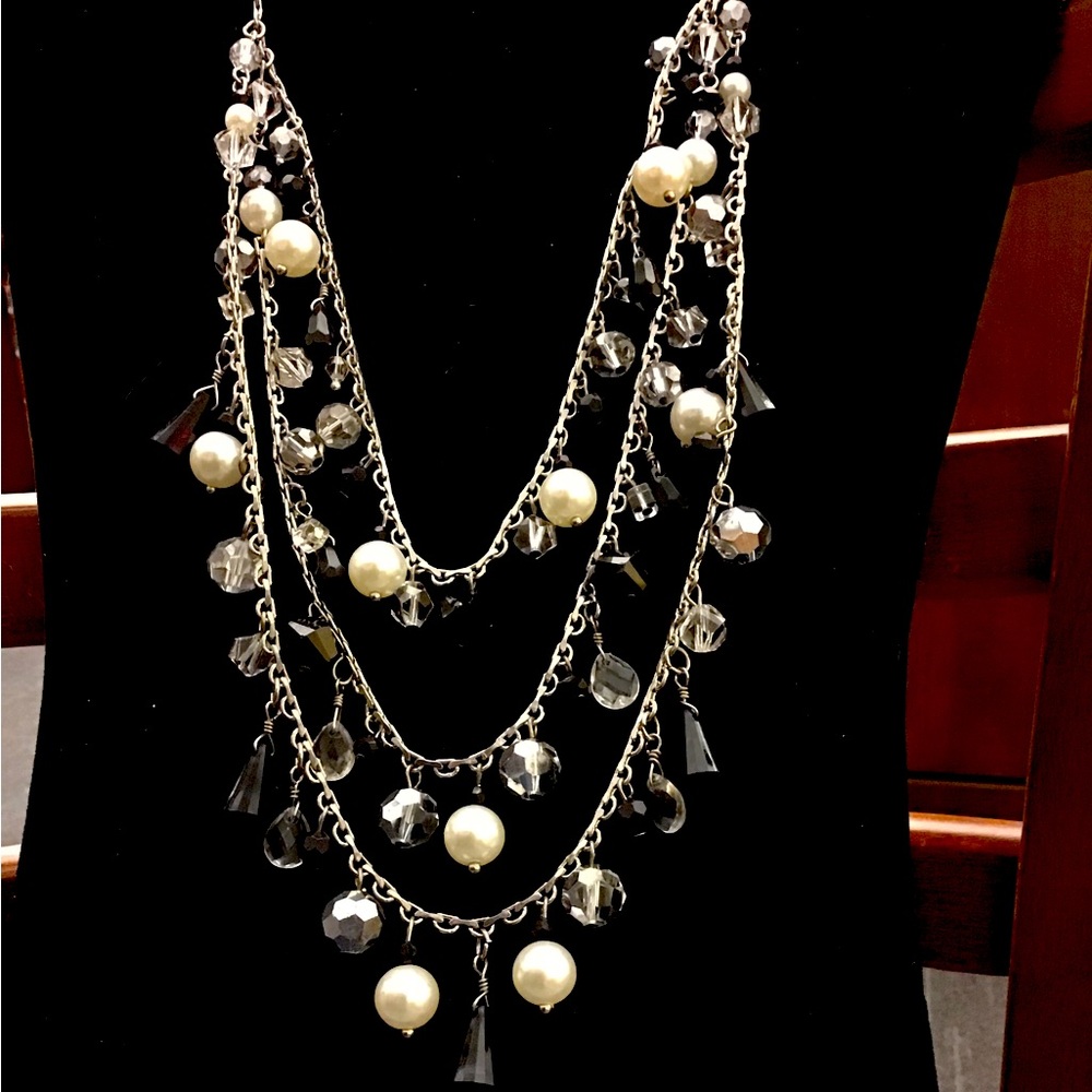 NWOT Beautiful Necklace from the Black and White Jewelry Collection